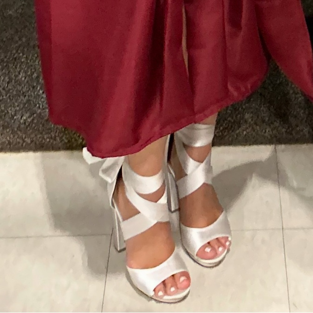 Lulus white satin wrap aroundd bow heels size 6 1/2
